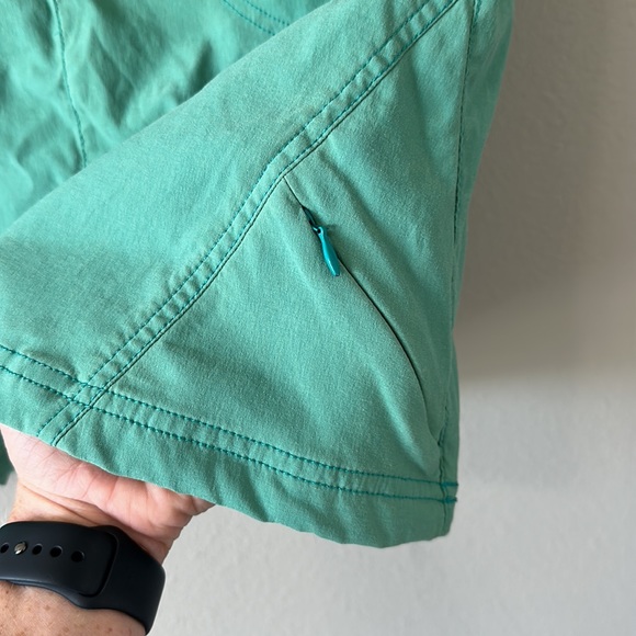 ATHLETA Green Casual Mini Dipper Skirt Skort Pockets Belt Loops Size 2 - Picture 6 of 16